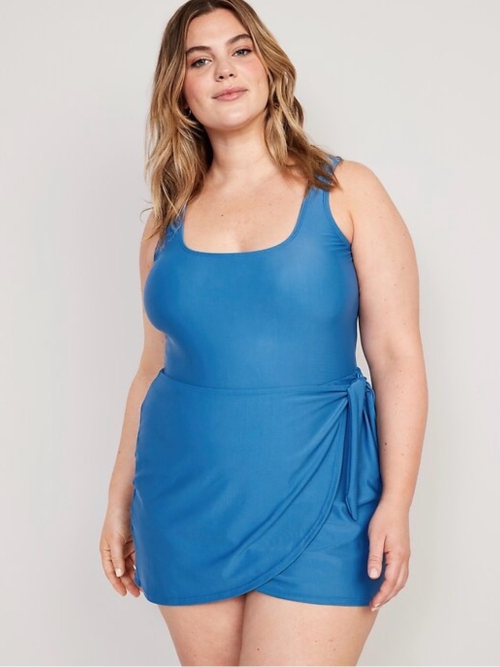 Old Navy Plus-Size Scoop Neck One-Piece Swimsuit in Blue